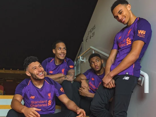 giocatori seconda maglia liverpool 2019.webp